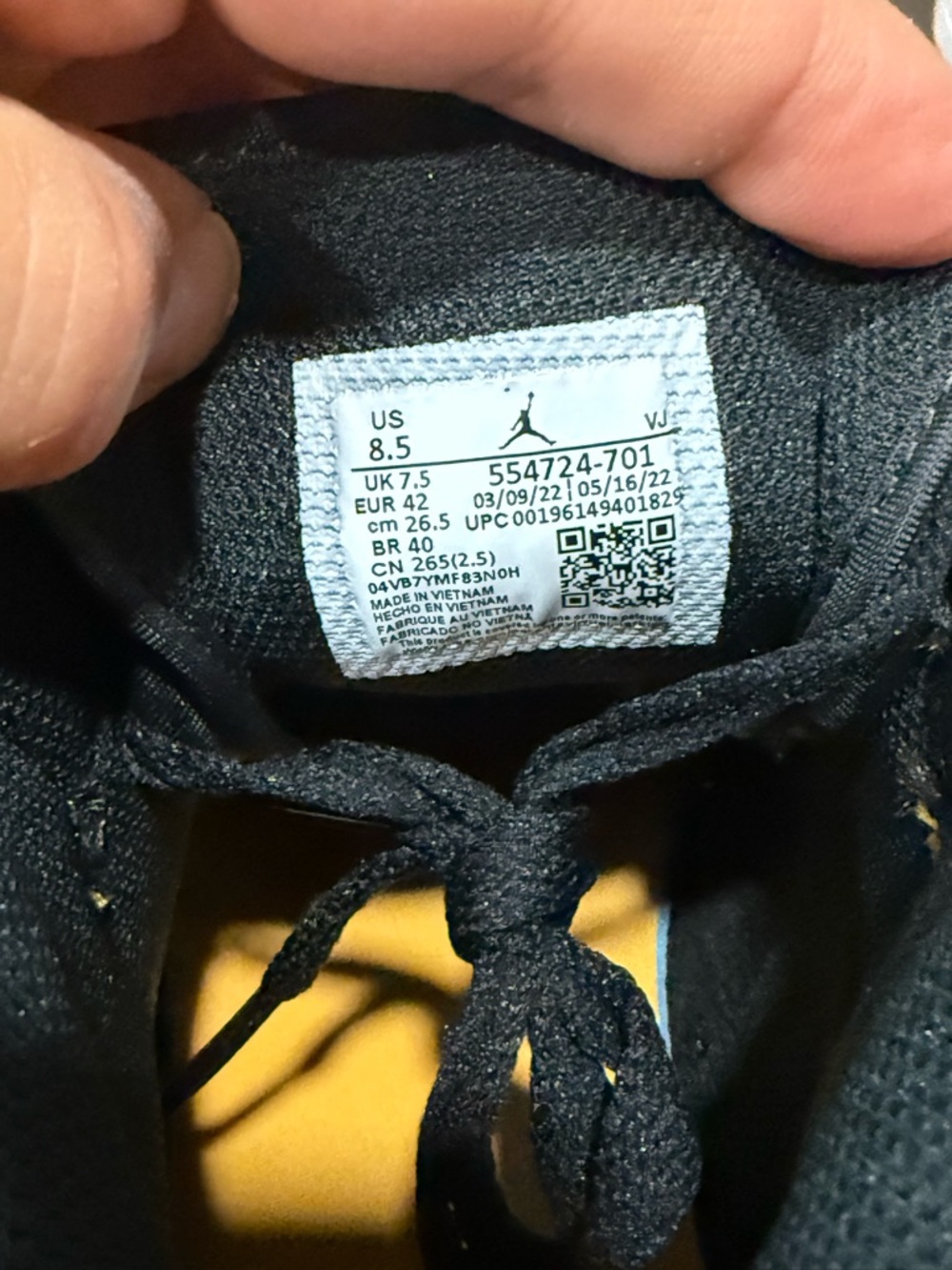 Size 8.5 - Air Jordan 1 Mid “Reverse Yellow Toe” - Picture 6 of 6